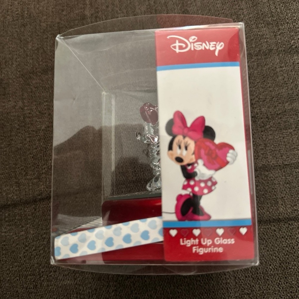 Disney Valentines Day Minnie Mouse Light Up Glass Figurine on Mirror Stand - Picture 2 of 8